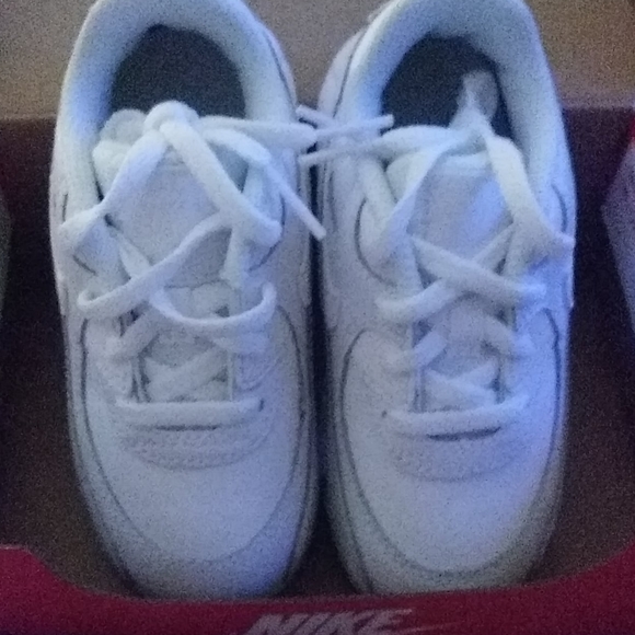 Nike Air Max - Picture 2 of 3